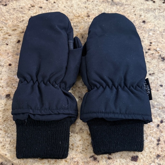 Thinsulate Insulation 40 gram youth black snow ski mittens - Picture 2 of 3